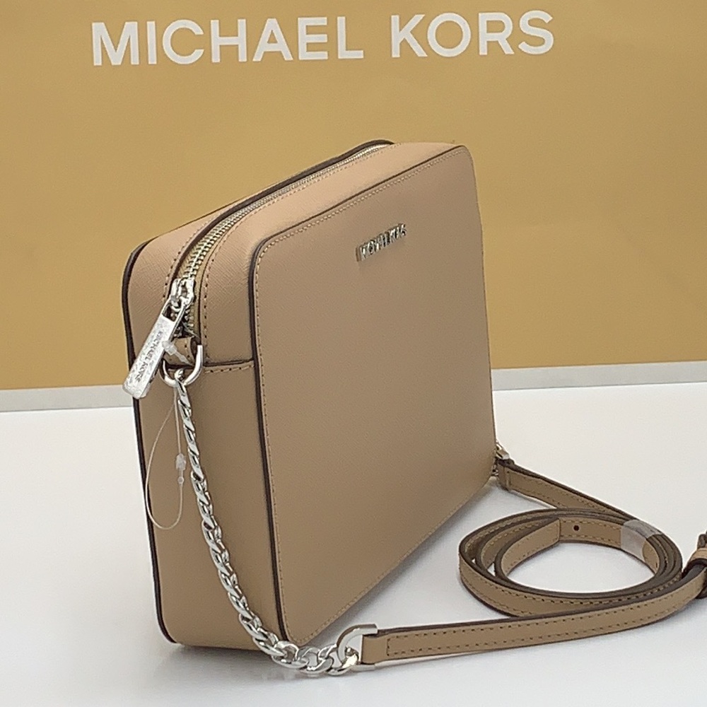 Michael Kors Jet Set Item Large East West Zip Crossbody Leather Camel
NWT - Picture 4 of 16